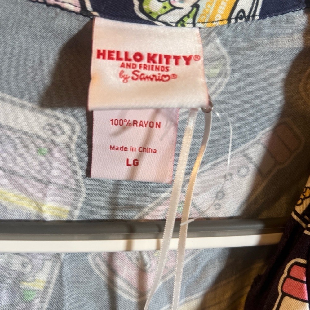 Sanrio Hello Kitty & Friends Kawaii Mart Button Up Shirt Large - Picture 6 of 10